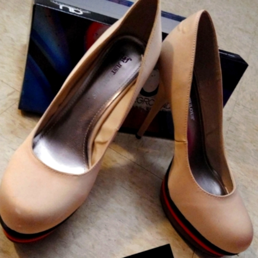 Sharp tan platform heels!